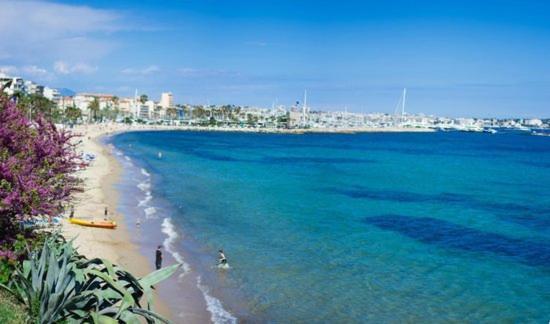 Spacieux Studio A Golfe Juan 2 Minutes Des Plages Vallauris Bagian luar foto